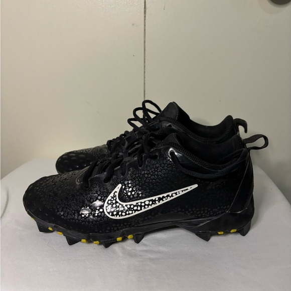 Nike Women’s Black Soccer Shoes - Picture 2 of 5